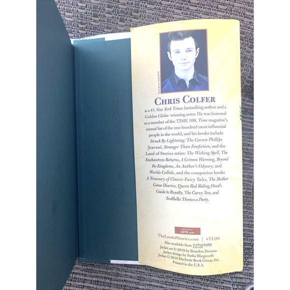 SIGNED The Land of Stories: The Ultimate Book Hugger's Guide 1st CHRIS COLFER - Picture 7 of 8